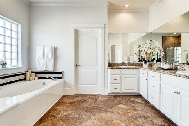 Building Photo - 2546 Bevis St