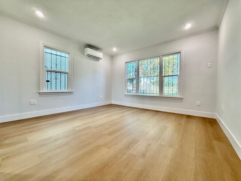 Building Photo - 1221 West Blvd