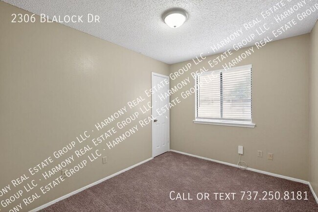 Building Photo - 2306 Blalock Dr