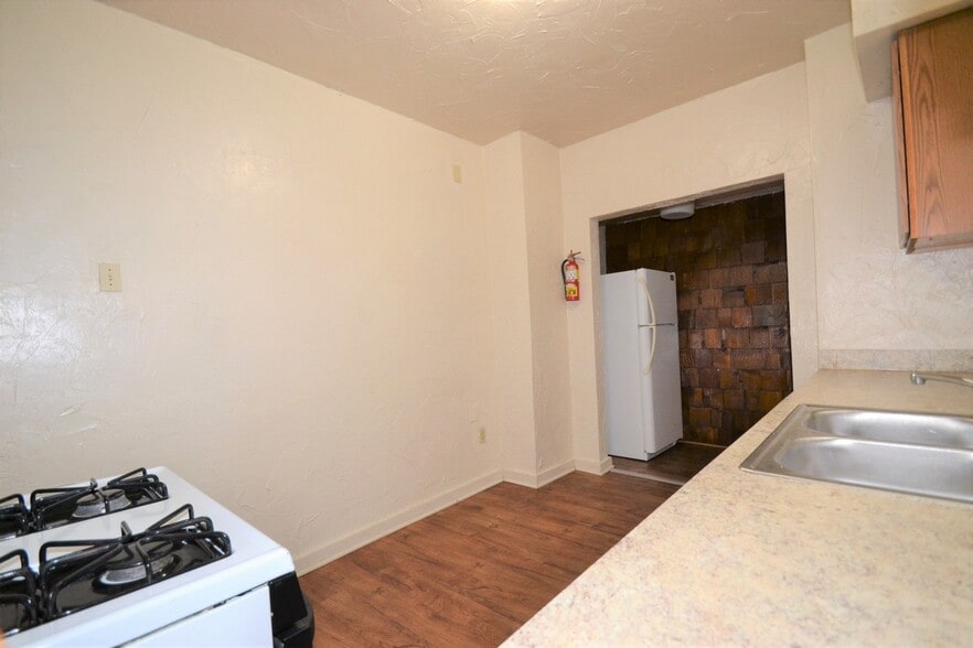 Building Photo - 406 Kling St