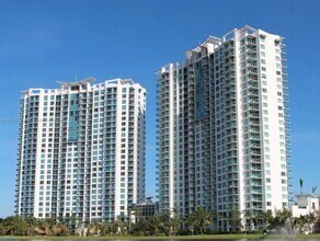 Building Photo - 2641 N Flamingo Rd