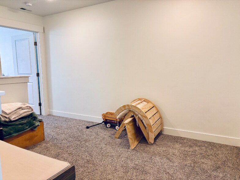 Building Photo - 3136 S 400 W