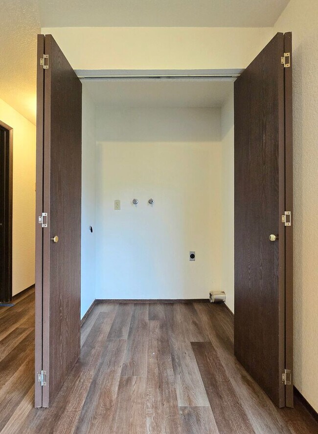 Building Photo - VanBar