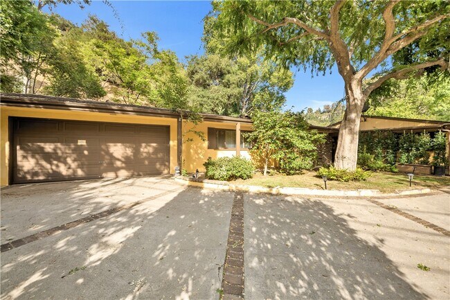 Building Photo - 2500 Benedict Canyon Drive