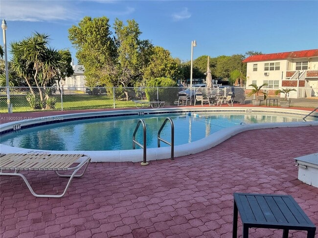 Building Photo - 22 SE 3rd Terrace