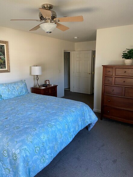 14.6 x 20 master bedroom w/walk-in closet - 100 21st Ave