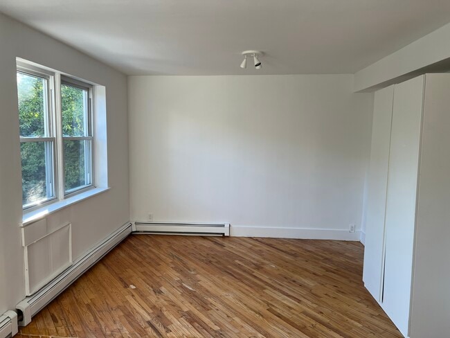 Building Photo - 112 Sackett St