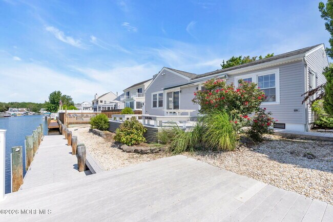 Building Photo - 90 Spinnaker Ct