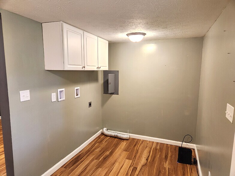 Building Photo - 817 N Ashley St