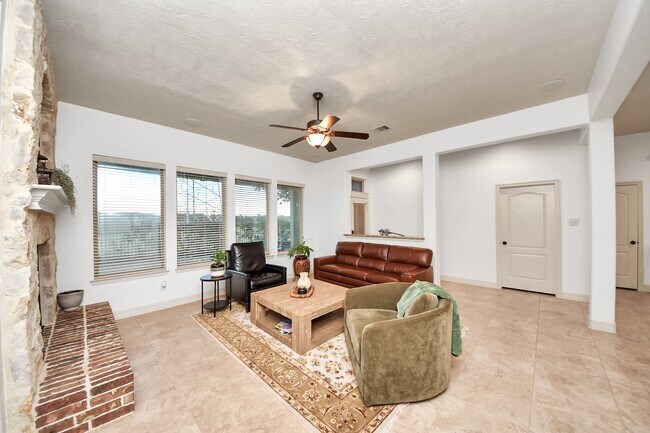 Building Photo - 10410 Mossback Pine Rd