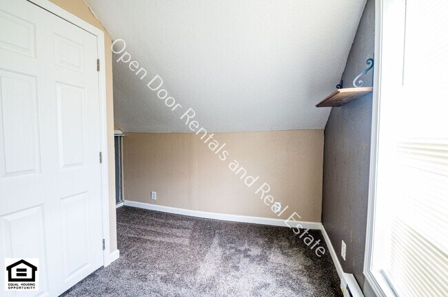 Building Photo - 1418 Sunshine Ave