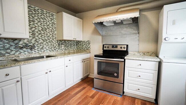 Primary Photo - 1126 Ryon St