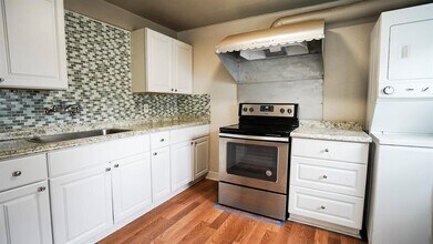 Building Photo - 1126 Ryon St