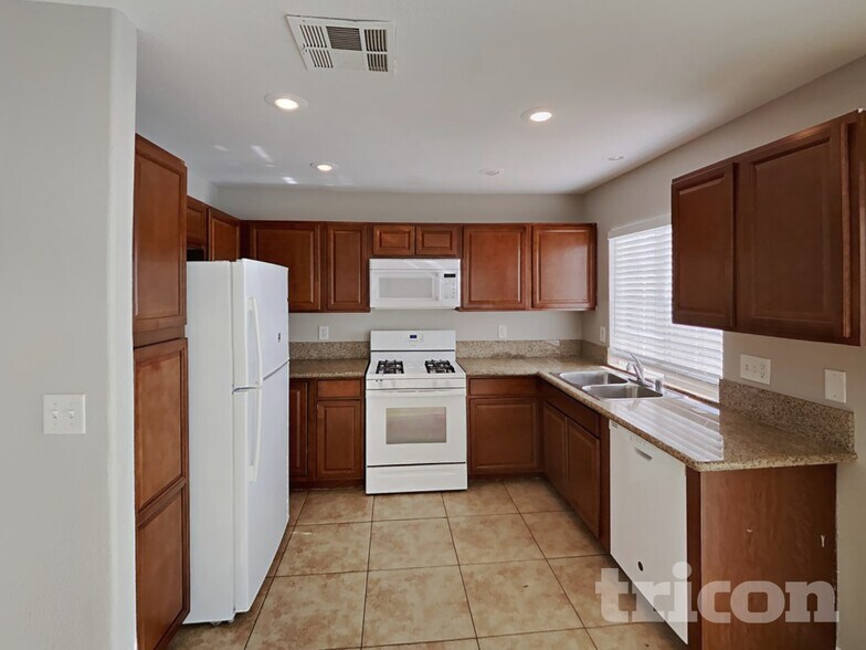 Building Photo - 4803 Via Maria Ct