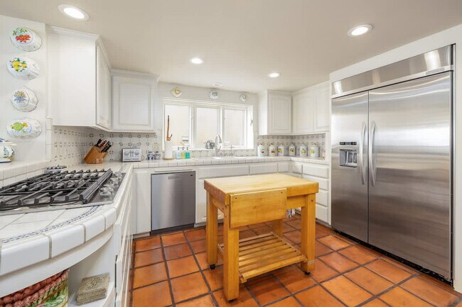 Building Photo - 1941 S Pacific St