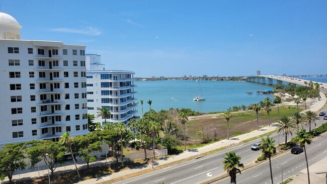 Building Photo - Annual or seasonal turnkey furnished renov...