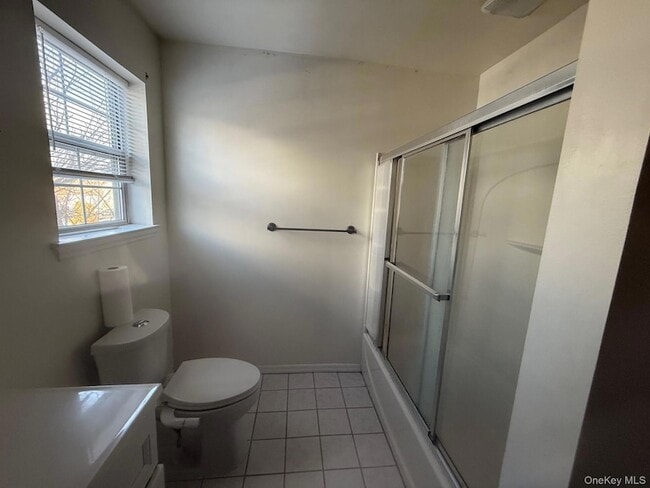 Building Photo - 10 Kensington Way