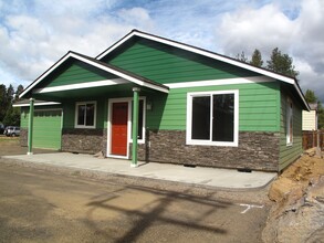 Building Photo - Live in Sisters Oregon