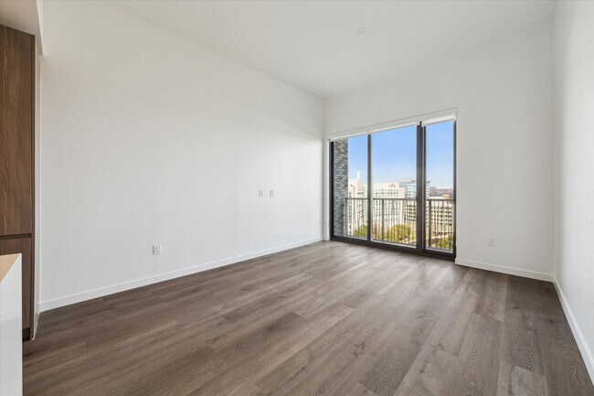 Building Photo - 1 Riva Row