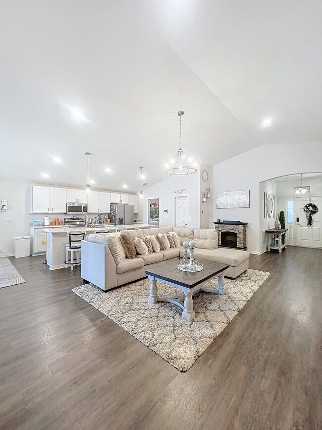 Building Photo - Dexter St