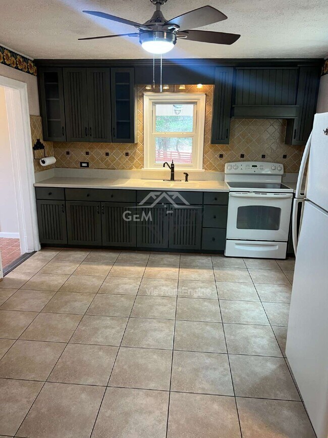 Building Photo - 1244 Mountain View Rd