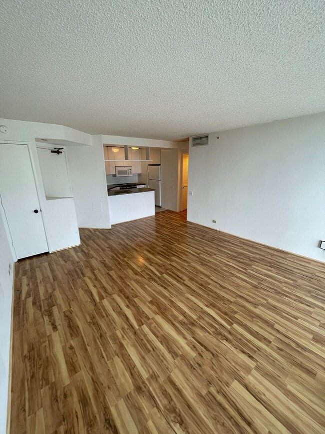 Building Photo - 1 Bed 1 Bath 1 Parking Gorgeous Views 33rd Floor in Honolulu Park Place!!!