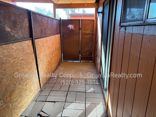 Building Photo - 2131 N Margaret Ave