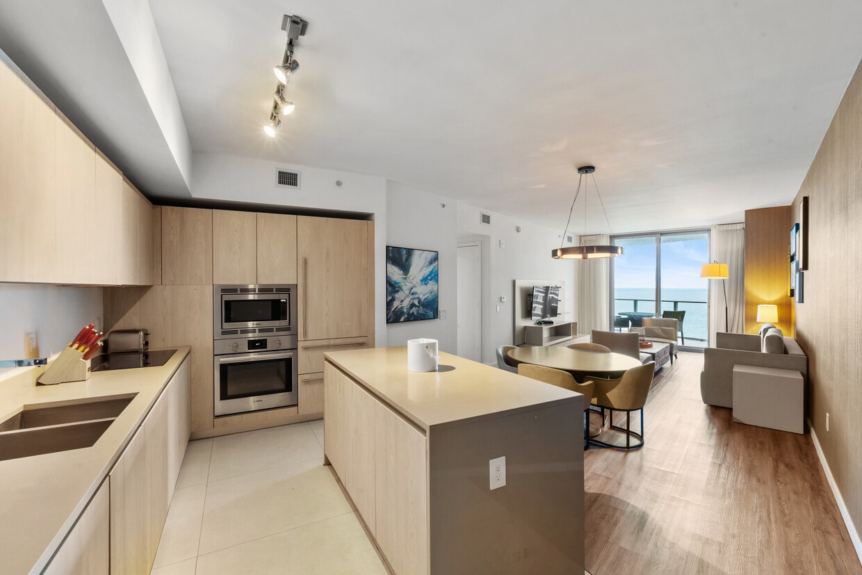 Primary Photo - 4111 S Ocean Dr