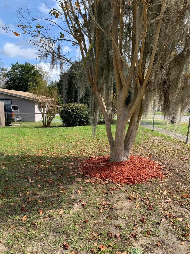 Building Photo - 421 Parkwood Dr