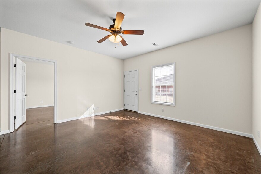 Building Photo - 109 Holland Dr