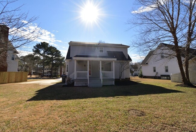 Building Photo - 3924 Hampton Dr