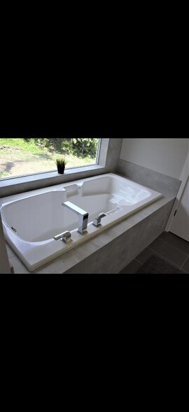 Building Photo - 934 Ash St