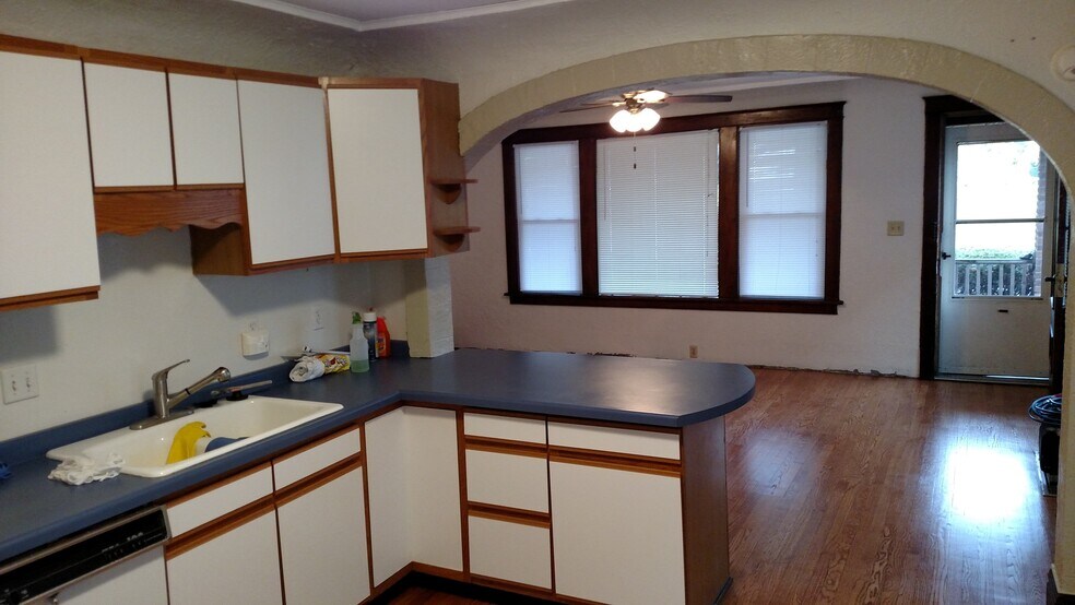 Kitchen - 1031 Arthur Ave