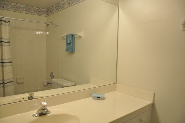 Building Photo - 201 Tradewinds Dr