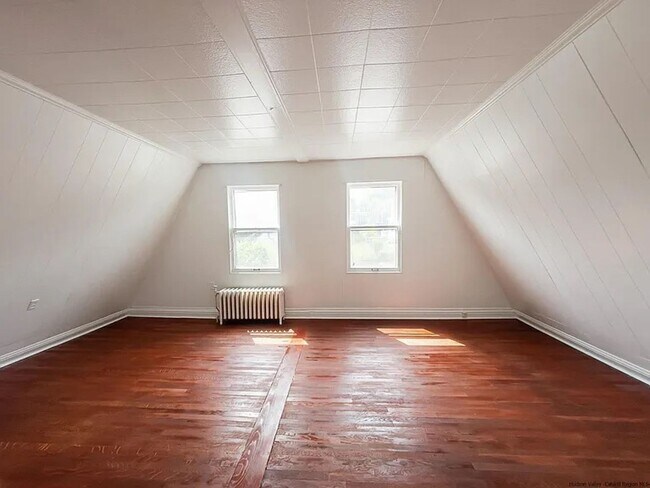 Building Photo - 2 Bedroom Single-Family Home, Newburgh