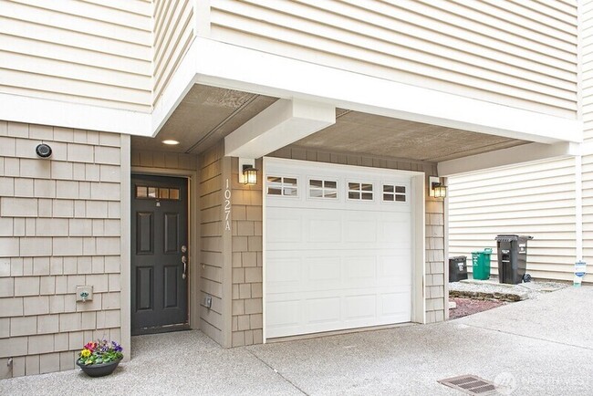 Building Photo - 1027 NE 123rd St