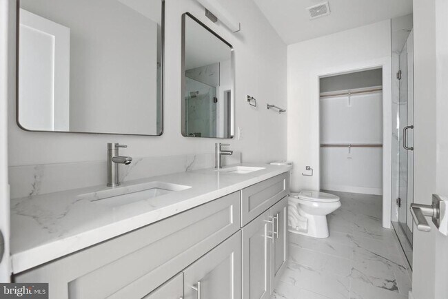 Building Photo - 2602 4th St NE