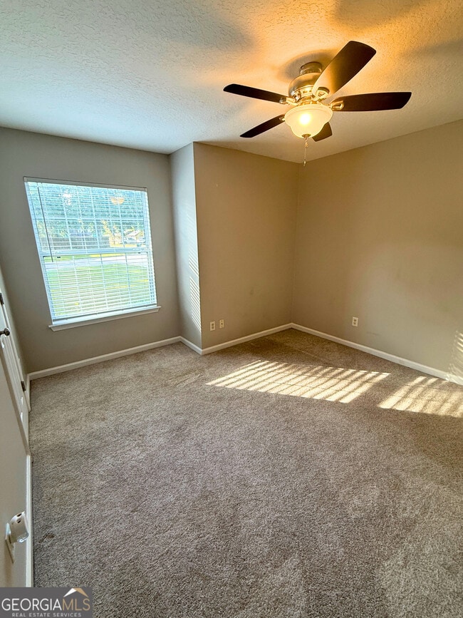 Building Photo - 122 Royal Acres Cir