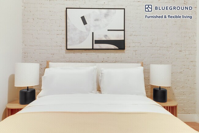 Building Photo - 515 W 47th St