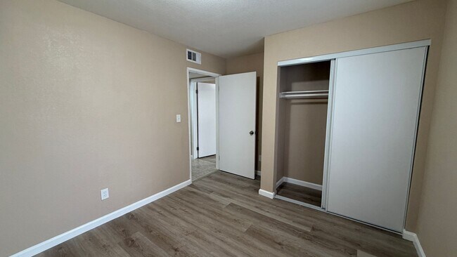 Building Photo - Two Bedroom One Bathroom Apartment in San Bernardino!