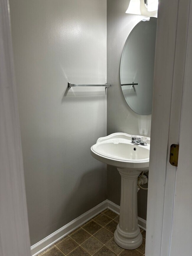 Building Photo - 2 bed / 2.5 bath Townhome ~ Carolina Bays ...