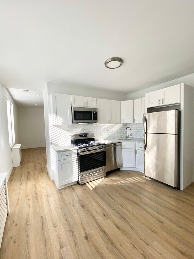 Building Photo - 6 Larsen St