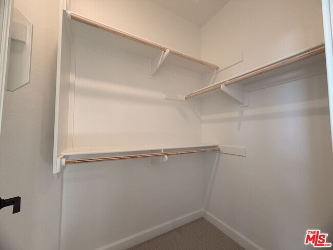 Building Photo - 240 Abacus Ave