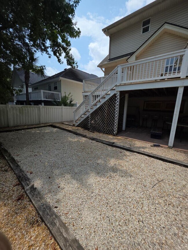 Building Photo - MID ISLAND - YATCH COVE