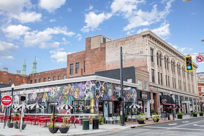 Building Photo - 313 E 11th St