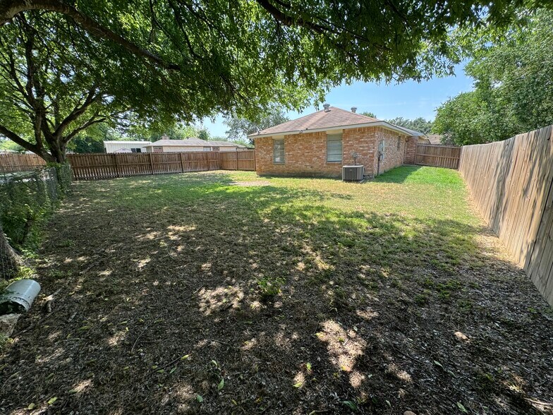 Building Photo - 4327 Stayman Dr