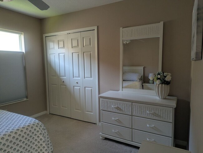 Building Photo - Lovely 2 bedroom, 1 bath home located in the beautiful community of the Legacy of Leesburg