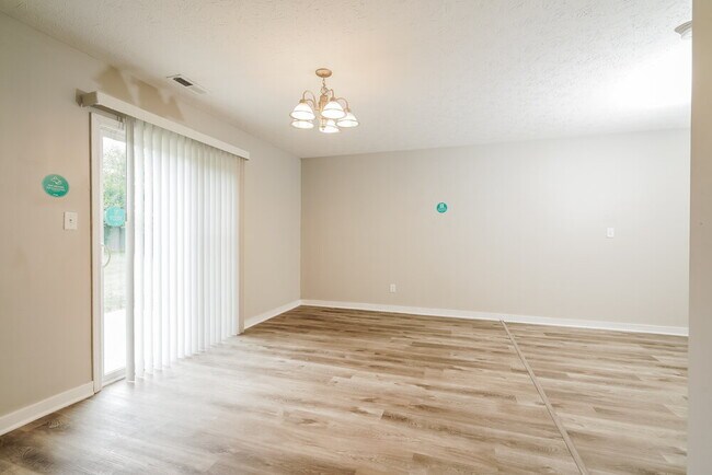 Building Photo - 524 Grassy Bend Dr
