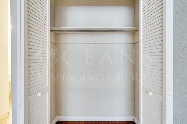 Building Photo - Beachfront Unit in Daytona Beach