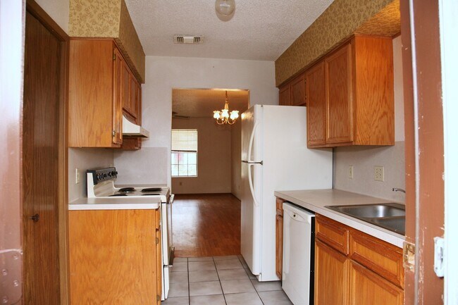 Building Photo - 6335 Bedford Dr